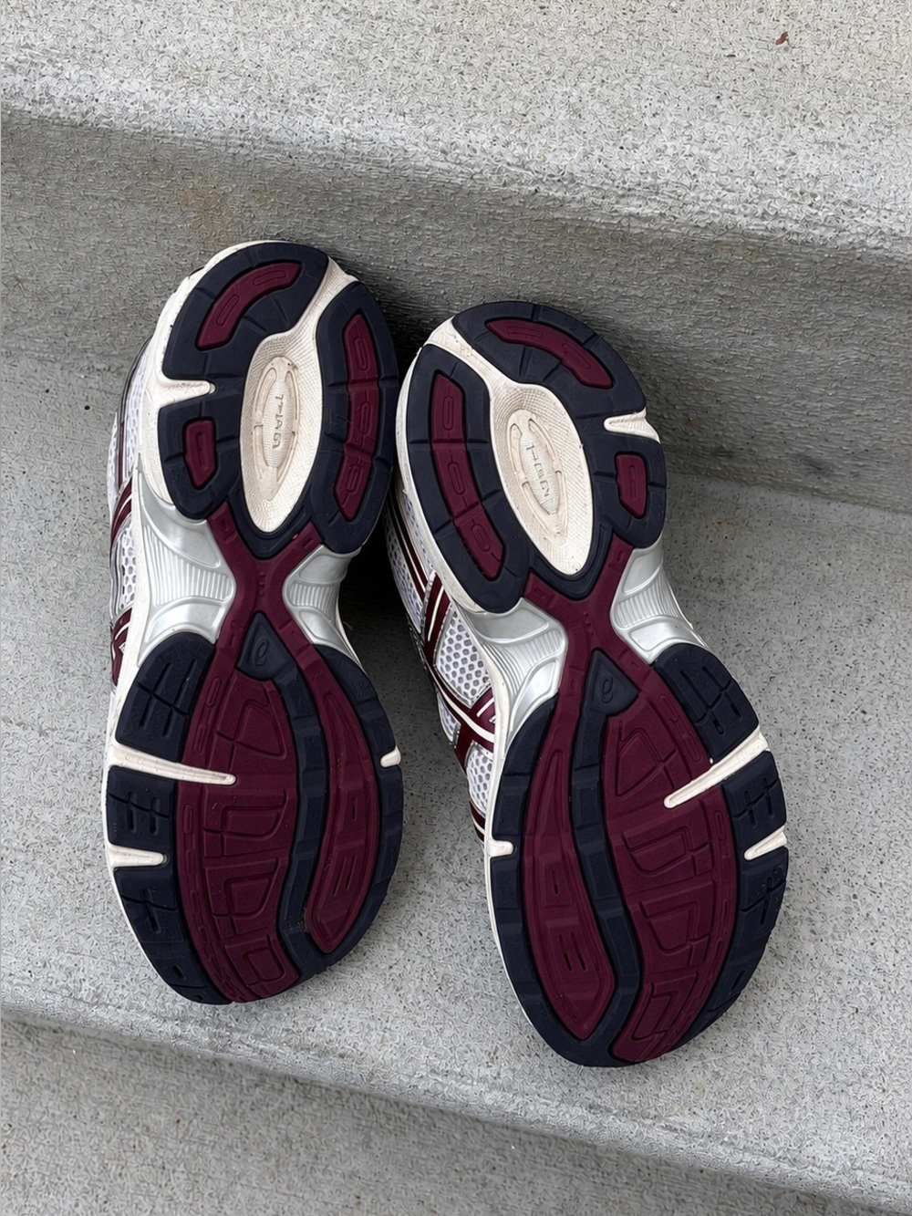 Asics White and Burgundy GEL-1130 Running Shoes - Picture 3 of 4